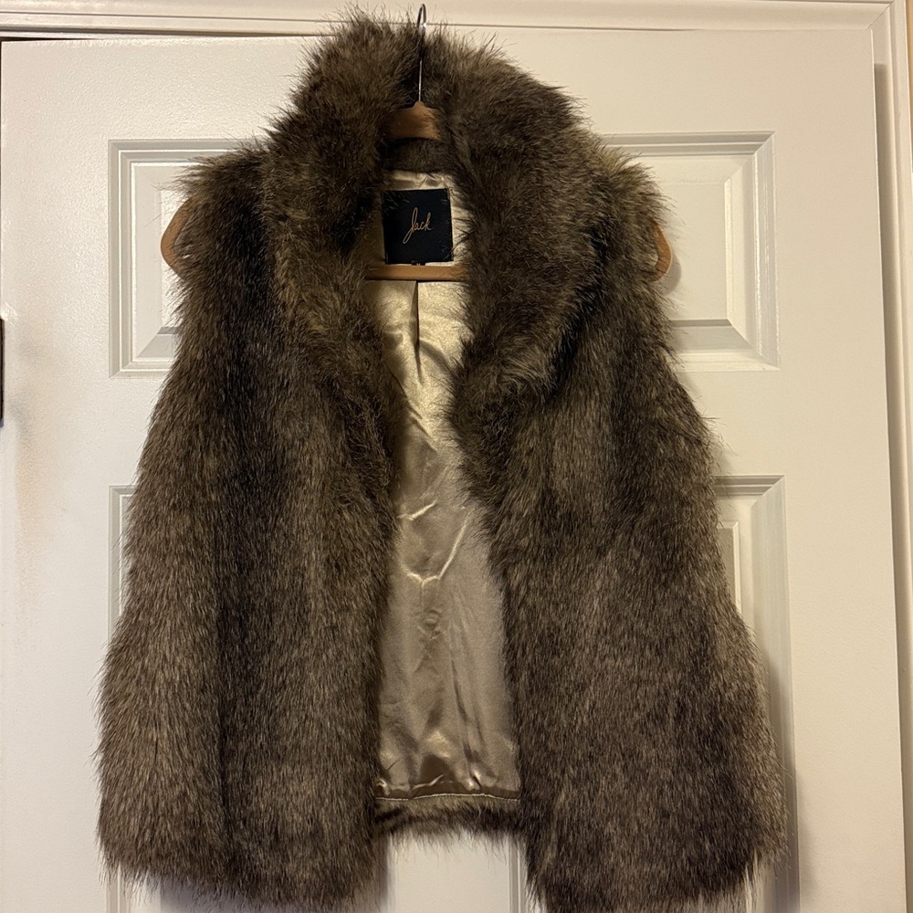 Jack by BB Dakota Faux Fur Vest in Brown and Cream